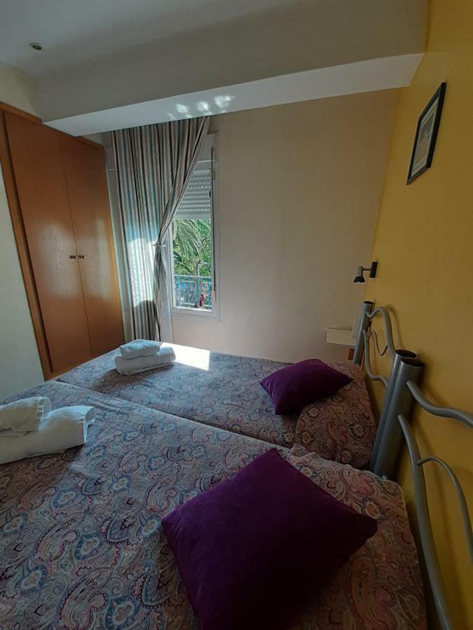 Hostal Puig Rom Roses Bagian luar foto